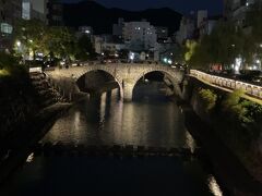 思ったより量の多い夕食でしたので、しばらく歩いて腹こなしします。
定番の眼鏡橋！