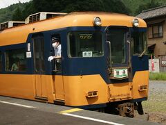 ●EL急行かわね路1号から

12:56。
大井川鉄道/駿河徳山駅にて上り列車とすれちがいました。
ん…これもどこかで見たことある車両。
近鉄ですね。