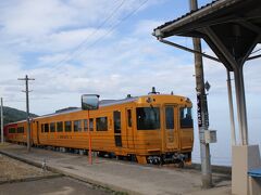 下灘駅で地元の方と一緒に伊予灘ものがたり大洲編の見送りも体験