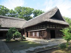 最後の目的地、一之江名主屋敷
江戸時代初めから名主を務めていた田島家の居宅です。1700年代後半に建てられた大きな茅葺の主屋は風格が感じられました。