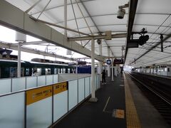 新幹線、近鉄、京阪を乗り継いで、京阪の淀駅に着きました。