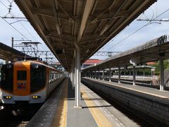 賢島駅には各地からの特急電車が到着するのでとても広いターミナル駅です。
