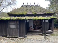 松本家住宅
苔むす茅葺き屋根がいい感じです。