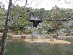 　円成寺庭園（平安時代）名勝
　平安末期に寛遍（かんぺん）僧正が築いたと伝えられ、浄土式と舟游式（しゅうゆうしき）を兼備した宸殿造系庭園である。昭和五十、五十一年に発掘調査、環境整備を完了した。