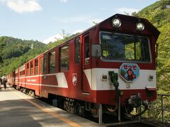 ●大井川鉄道/奥大井湖上駅

10:18。
列車の出発を待ちます。