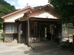 ●大井川鉄道/接岨峡温泉駅

11:06。
さて、大井川鉄道/奥大井湖上駅のお隣駅、大井川鉄道/接岨峡温泉駅に到着しました。