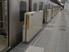 福岡空港駅が始発なので、到着している電車に乗ればokですよ～