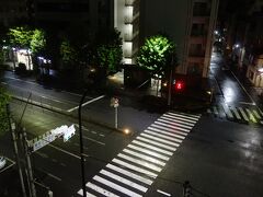 午前3時30分まだあたりは暗い（ホテルの部屋から撮影）