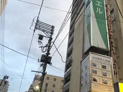 仙台ではパルコすぐ裏の【グリーンウエル】に1泊です。

今夜も喫煙部屋予約してたらしく、それしか選べなかったような記憶ですがやっぱりつらいですね。
駅近くで安かったからいいのだけど、明日ゆっくりだし別に駅近くにこだわらなくてもよかったのでは。。