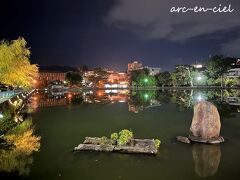 ライトアップされた猿沢池。
うわぁ、キレイ！
夕食前には、まったく気づきませんでした（^^;）。
