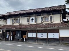 ３つ窓の蔵も初めて。
『小原酒造』創業290年以上を誇る酒蔵さんだそうです。迫力あるー。
入ってみたかったなぁ。日本酒飲めないけど。