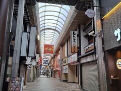 近鉄奈良駅に戻って東向商店街で食事のできるところを探したけど
まだ開いているお店も少ない。