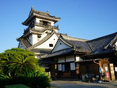 天守を建てるにあたり、一豊は掛川城の天守の再現を望んだといいます