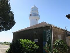 次の目的地は潮岬灯台。
それほど大きな灯台ではありませんが、本州最南端の灯台です。
