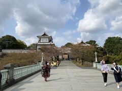 正面、石川門からの写真