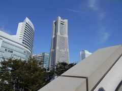 すっとばし、兄夫婦と新横浜駅で合流し、桜木町へ。