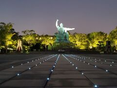 暗くなってから平和公園に行き、この日はごはんを食べたら、すぐにホテルに帰りました。