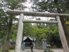 春日神社の鳥居の所へ来ました。神社のマークですね。