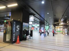 越後湯沢駅。たくさんの乗降客がいて、賑やかな駅でした。もうコロナの影響は受けていないような感じです。