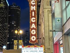 シカゴダウンタウンを散策します。近くにある地下鉄駅をチェックし、Chicago Theatre、Trader Joe's、Nordstrom Rackを散策。シカゴ時間で21:00頃にはホテルに戻り、長い長い10月7日が終わろうとしていますが、この後、時差ボケと海外旅行の緊張状態による不眠に悩まされることになります。