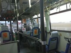 津軽こみせ駅から弘前駅まではバスに乗ることにしました。
バス代は通常700円くらいですが、津軽フリーパスでタダに。