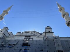 ならば、とやってきたブルーモスクはなんと改修中。