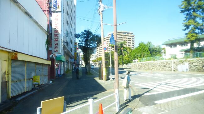 別府駅西口を発車すると、直ぐに上り坂になります。