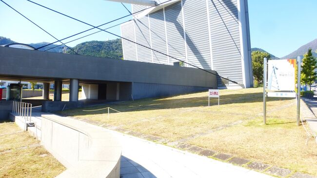 「グローバルタワー」入口は左側にあります。