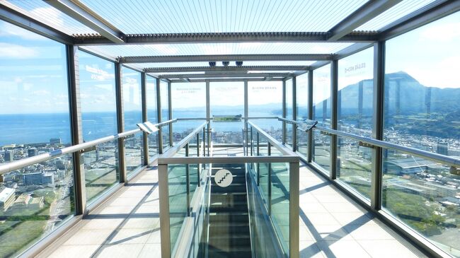 階段を上った後、階段の後方から撮りました。