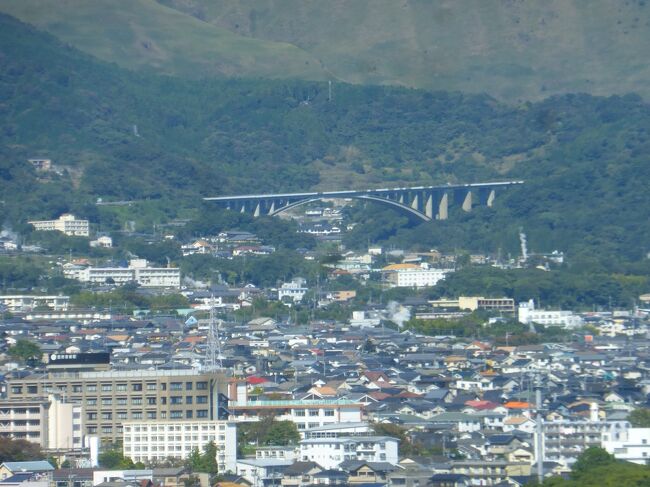 別府明礬橋が見えています。<br /><br />この手前側に鉄輪温泉、奥に明礬温泉があります。