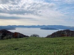 少し車を停めて写真撮影
私のボキャブラリーの少なさが悲しいですが..
こうした自然風景が残っていることは素敵です
国内旅行を今まであまり行きませんでしたが、国内にも感動する景色があることが嬉しいです