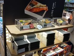 こちらのhanagataya北通店には、刷毛じょうゆさんの有名海苔弁もありますよー！