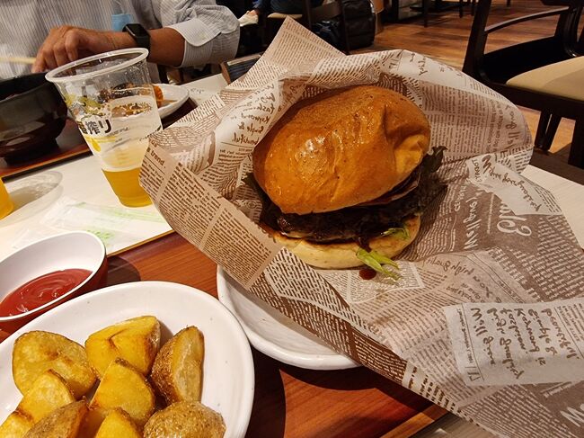 Aセット　Bセットと　あり<br />２品選んで　注文！<br />種類もあり　飲み物も豊富で　満足です。