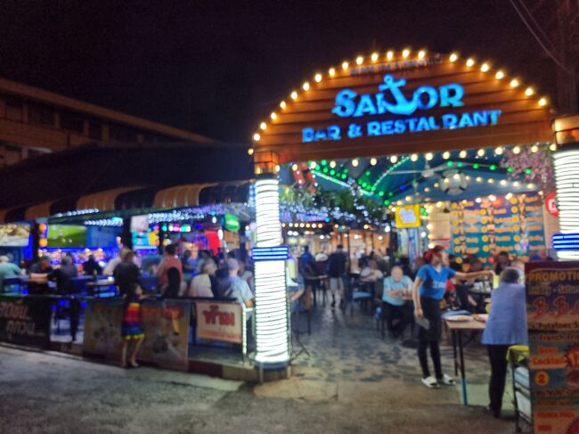 セイラーさん<br />満席です。<br />少し待っていました。