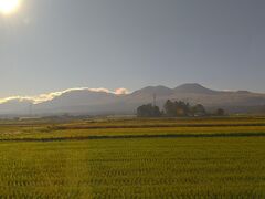 朝焼けの阿蘇の山々