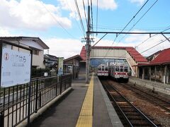 11:23　桐原駅に着きました。（朝陽駅から５分）
上り列車を見送るとタイミングよく下り列車が到着します。（滞在時間は33分）