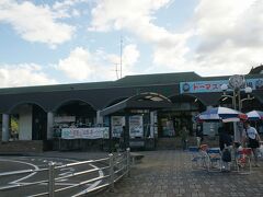 ●大井川鉄道/千頭駅

駅の外に出ました。
昨日の賑わいは何だったんだろうと…思うほど今日は静かです（笑）。
実は、今日、朝食後何も食べてなくて、秘かに腹ペコ。
千頭の駅前で何か、ちょっとしたものを食べようと思っていたのですが、上手く調達できず更に空腹状態…（泣）。
浜松での夕飯まで我慢になりました。