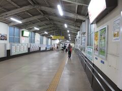 松阪駅で下車
長い跨線橋を南出口まで