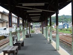 天竜二俣駅に到着！
このアングルはエヴァとのコラボポスターの場所ですね。乗客の皆さんは写真を撮って駅の外へ行ってしまいましたが、私は残ってスタンバイ。