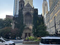 シカゴ美術館を後にしてジョンハンコックセンターに向かう途中で見つけた協会。「Fourth Presbyterian Church」（長老派協会）