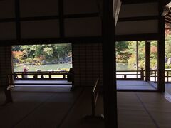 【 Tenryu-ji Temple 】
http://www.tenryuji.com/

天龍寺・大方丈の廊下より