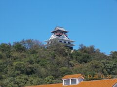 三島に戻る途中で、川之江城が綺麗に見えていました。