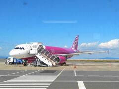 関西国際空港第二ターミナルからピーチで出発します。