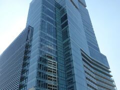 阿倍野歩道橋から見たあべのハルカス。
ここから見る夕陽はなかなか良いんですよね。

以前来た時にとても良い夕陽が見る事ができて感動した覚えがあります。

今回は空の条件が良ければ最終日に空港リムジンバスに乗る前にあべのハルカスで夕陽を見て東京に帰ろうと考えています。