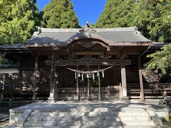 彌高神社に祀られているのは、安永5年（1776年）に久保田藩で生まれた国学者の平田篤胤と門人の佐藤信淵です。
