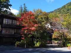 バスの時間まで 散歩に行きます
泡の湯です
こちらの旅館 結構高いです