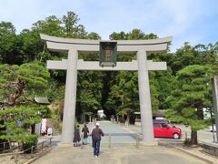 1時間ほどで「小國神社」へ到着。
遠江一宮だそうです。
http://www.okunijinja.or.jp/