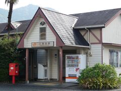 三瀬谷駅は三重県大台町の中心駅。
駅の裏には役場や道の駅もありますが、無人駅です。
