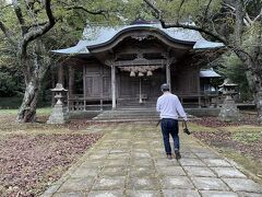 イカ寄せ浜の隣にある由良比女神社。創建は842年だそうです。