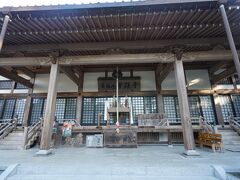 土佐の戦国武将・長宗我部元親の菩提寺で「雪蹊寺」という寺号は、長宗我部元親の戒名「雪蹊恕三大禅定門」からつけられました。
開基当初は「高福寺」、鎌倉時代に仏師運慶と長男の湛慶が来山して「慶運寺」と改めたという伝承も伝わります。
